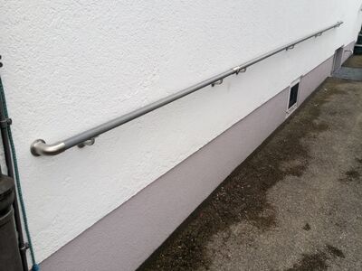 Flexo - Haltestange am Haus