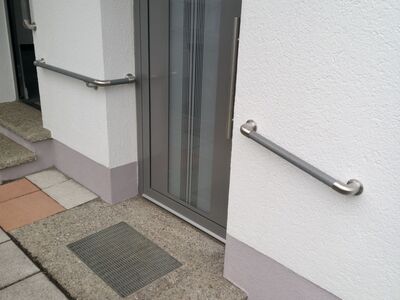 Flexo - Haltestangen vor dem Haus